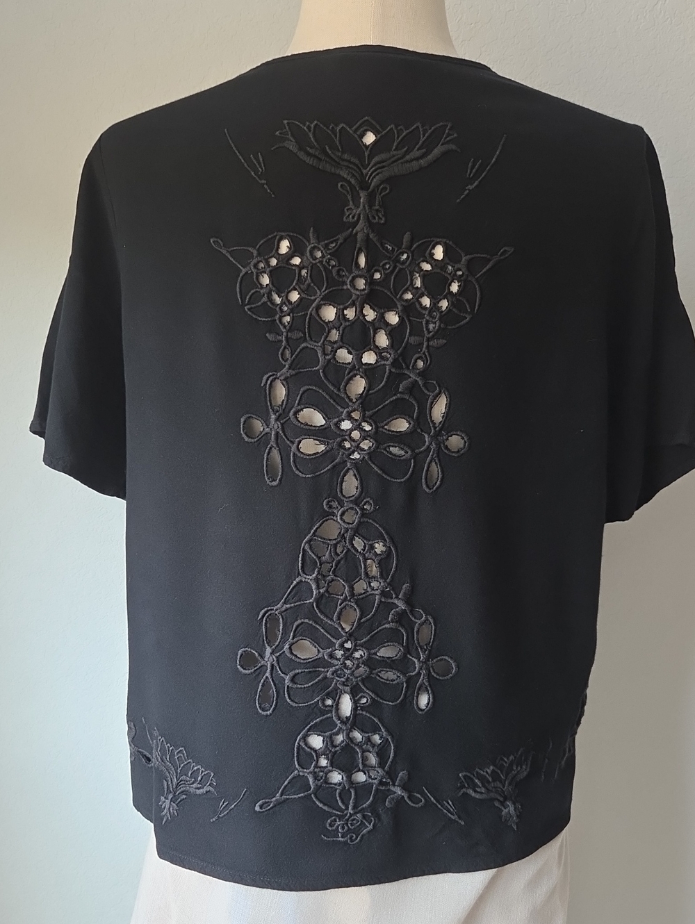 Obey Black Short Sleeve Top Embroidered Cutout Back Crop Nojo Chic Scoop Neck